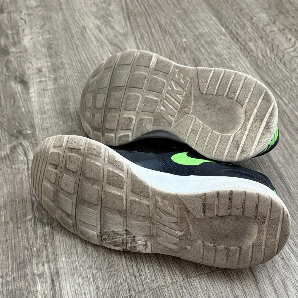 Nike Kids' Navy and Neon Green Sneakers
